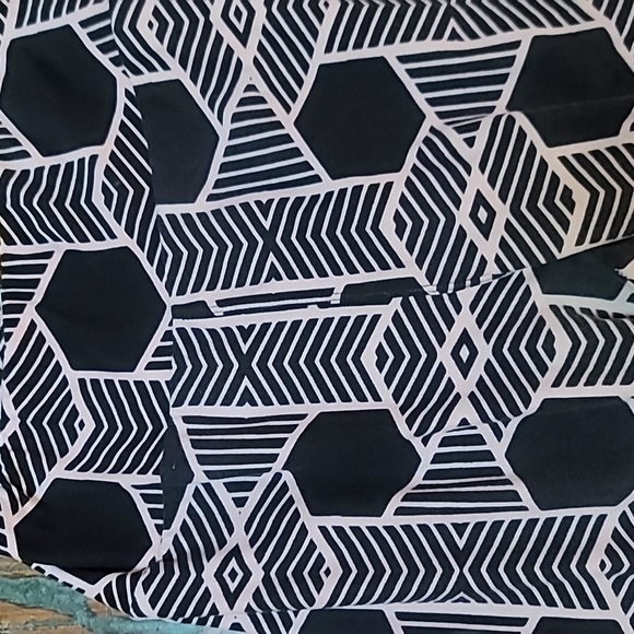 LuLaRoe Leggings Small Geometeic pattern - Picture 3 of 3